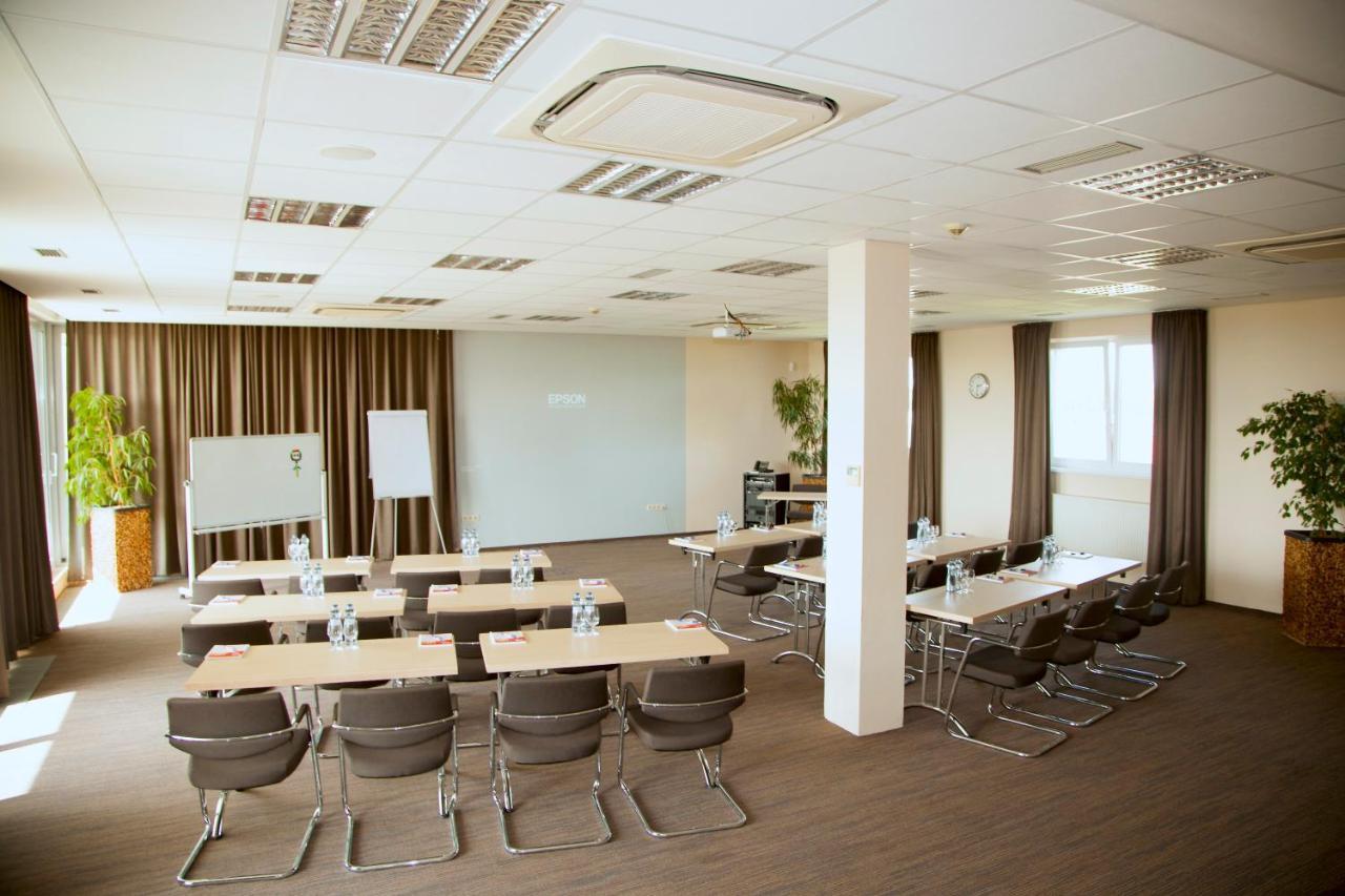 Hotel Ponteo - Activity Park Bratysława Zewnętrze zdjęcie